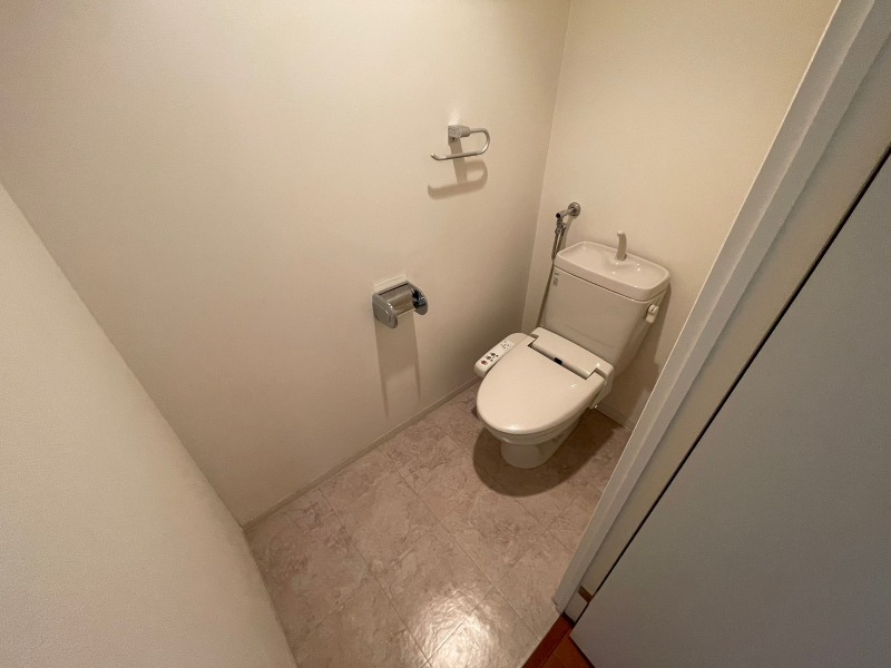 トイレ　トイレです。ウォシュレット付を探している方、おすすめです