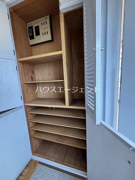 エントランス　たっぷり容量のシューズボックス。