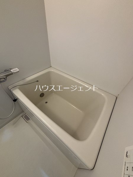バス・シャワールーム　浴室追い炊き機能付き。