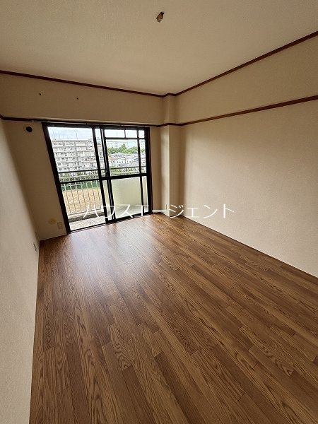 その他部屋・スペース　南向きで明るい居室。