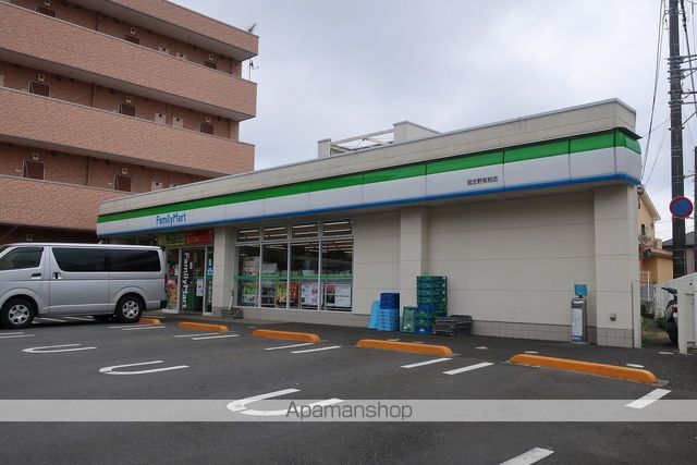 コンビニ　ファミリーマート（コンビニ）まで153m
