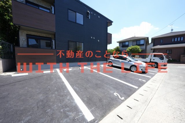 駐車場　駐車場があるので、車を買う予定の方も安心です