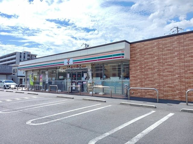コンビニ　セブンイレブン光駅前店（コンビニ）まで400m