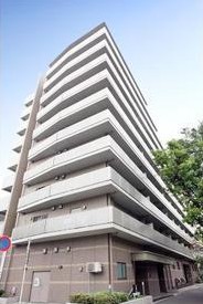 建物外観　鉄骨鉄筋コンクリート造のガッチリとした建物。