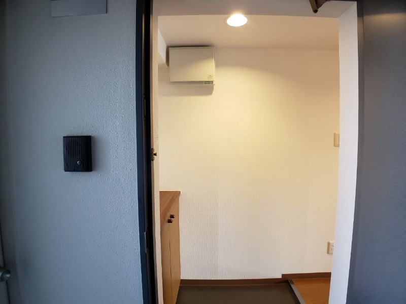 玄関　玄関の様子です。明るい印象ですね。気分もあがりそう。