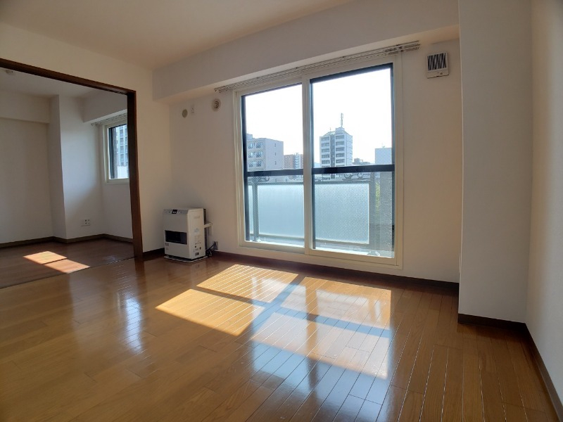 居室・リビング　明るいお部屋は気持ちよく過ごせそうですね。
