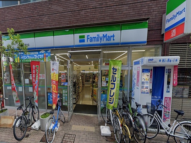 コンビニ　ファミリーマート町田鶴川駅北店（コンビニ）まで400m
