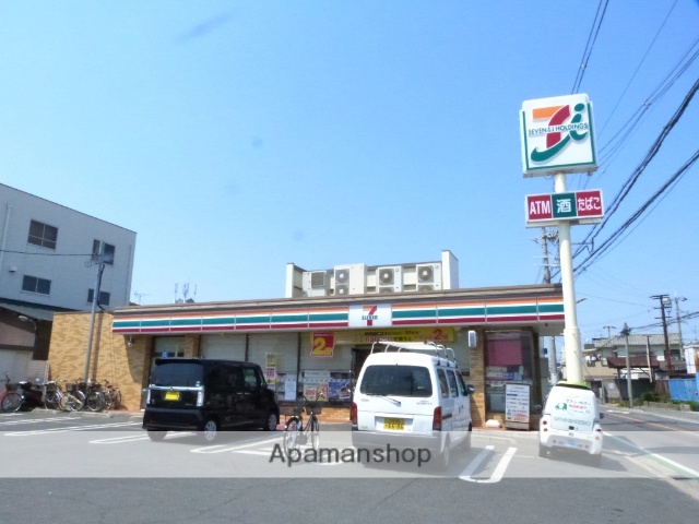 コンビニ　セブンイレブン（コンビニ）まで261m