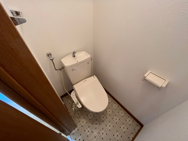 トイレ　トイレです。ウォシュレット付を探している方、おすすめです。