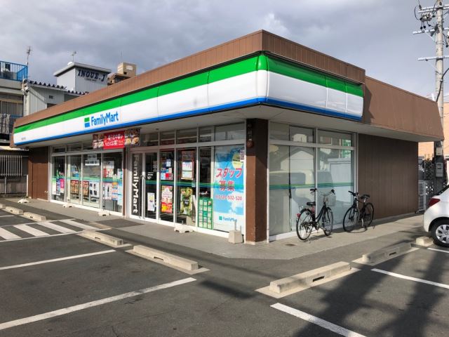 コンビニ　ファミリーマート（コンビニ）まで980m