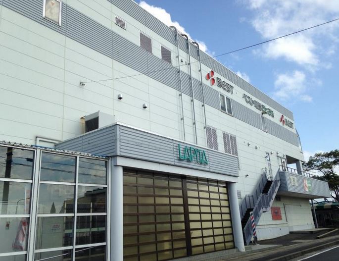 スーパー　ラピタ 本店（スーパー）まで696m