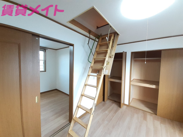 収納　屋根裏収納があります