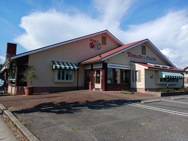 飲食店　トマトアンドオニオンさん（飲食店）まで800m