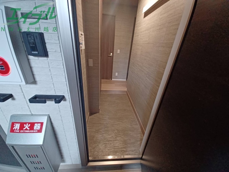 玄関　同建物別部屋写真です