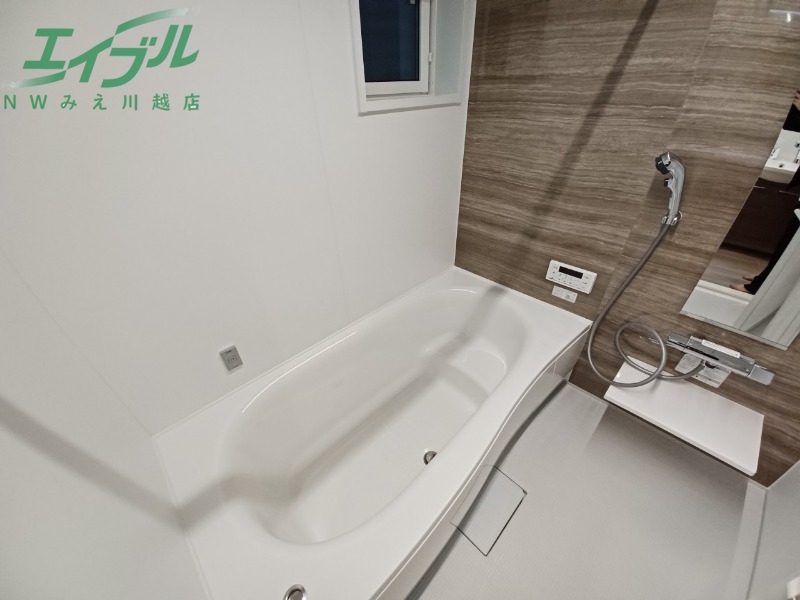 バス・シャワールーム　同建物別部屋写真です