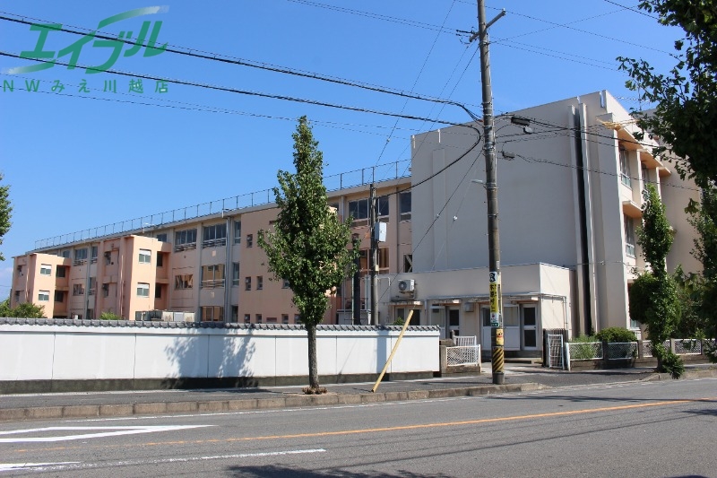 小学校　桑名市立日進小学校（小学校）まで410m