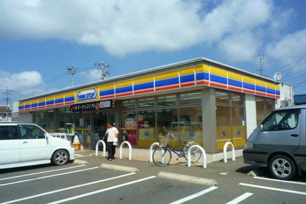 コンビニ　ミニストップ（コンビニ）まで650m