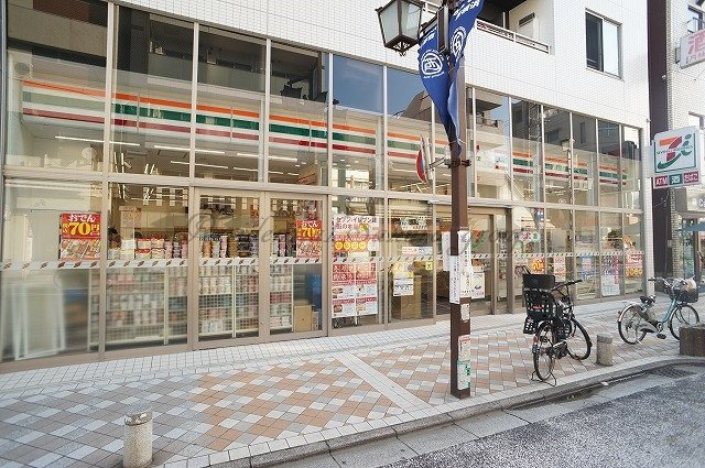 コンビニ　セブンイレブン（コンビニ）まで599m