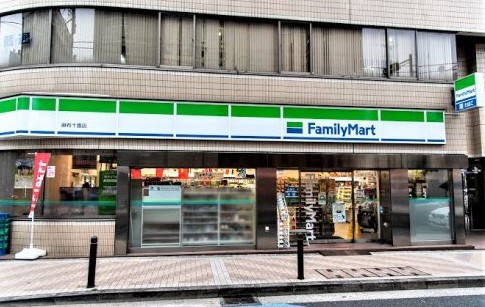 コンビニ　ファミリーマート麻布十番店（コンビニ）まで162m