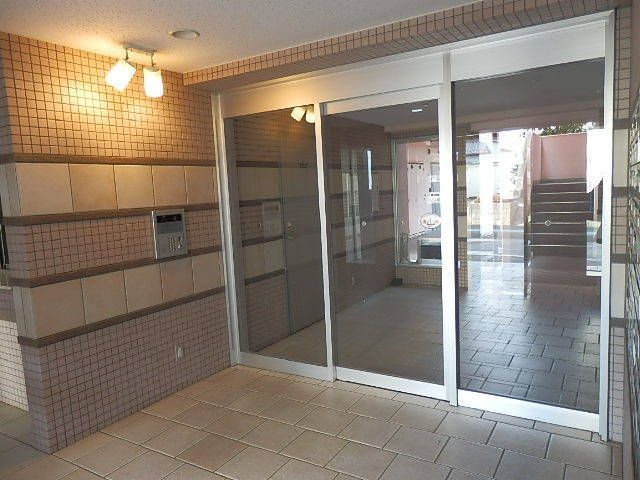 エントランス　オートロック完備のエントランス