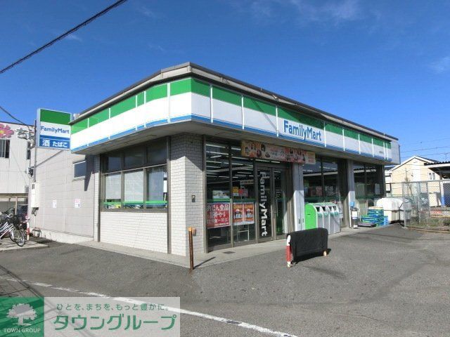 コンビニ　ファミリーマート（コンビニ）まで800m