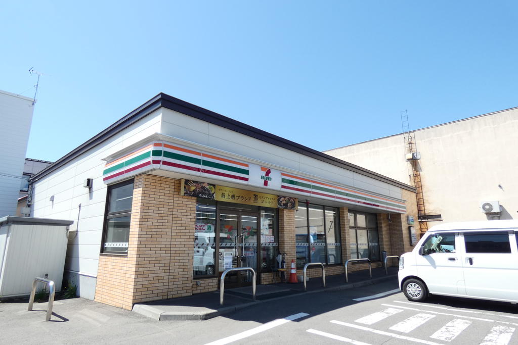コンビニ　セブンイレブン札幌北1条東12丁目店（コンビニ）まで350m