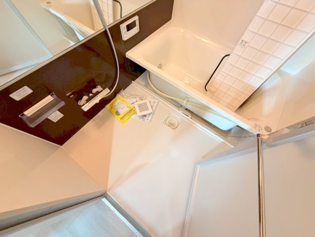 バス・シャワールーム　広めのお風呂は一日の疲れを癒してくれます。