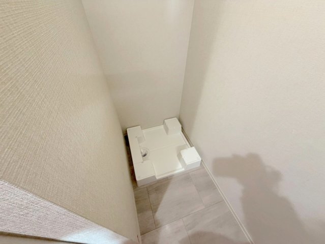 その他設備　嬉しい室内洗濯機置場。これで洗濯機も長持ちしますね。