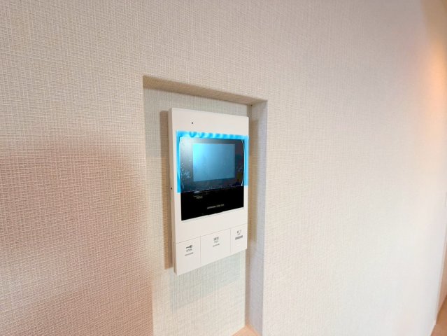 セキュリティ　TVモニターホンで来客が誰か確認してから開けて下さいね
