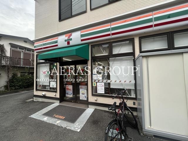 コンビニ　セブン-イレブン専修大学生田校舎店（コンビニ）まで500m