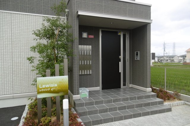 エントランス　清潔なエントランスです
