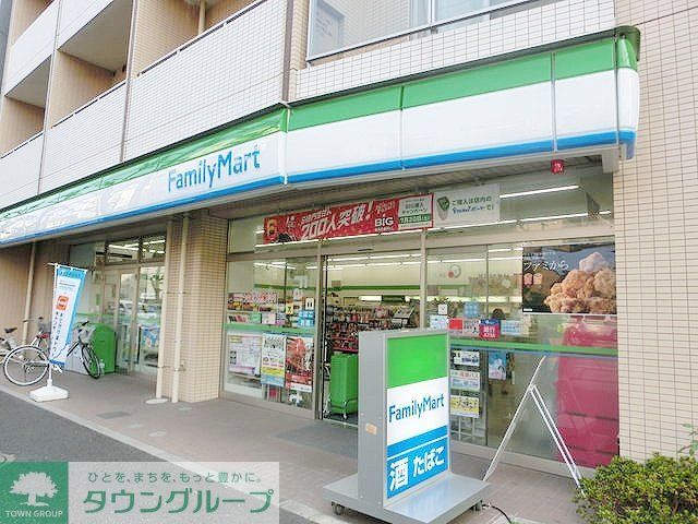 コンビニ　ファミリーマート南麻布四丁目店（コンビニ）まで210m