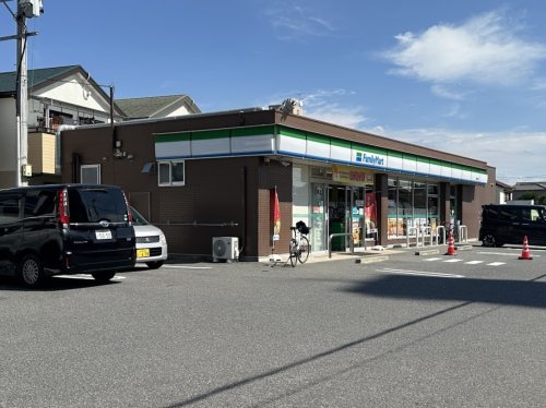 コンビニ　ファミリーマート緑鳴海店（コンビニ）まで815m