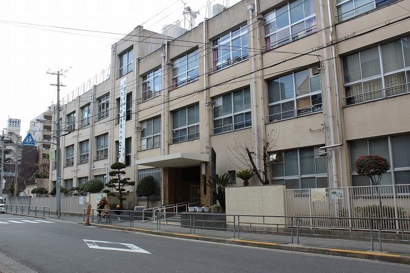 中学校　花乃井中学校（中学校）まで584m