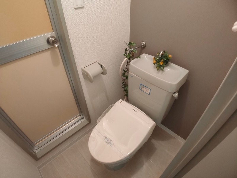 トイレ　こちらはトイレです。清潔感があり、安心して使用できます。