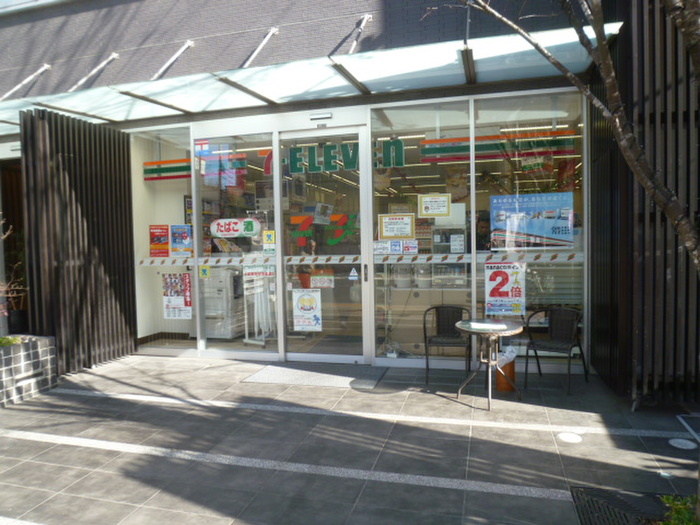 コンビニ　セブンイレブン（コンビニ）まで111m
