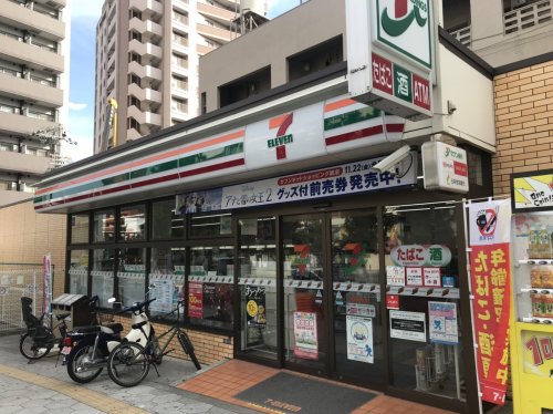 コンビニ　セブン-イレブン 大阪鶴橋駅西店（コンビニ）まで128m