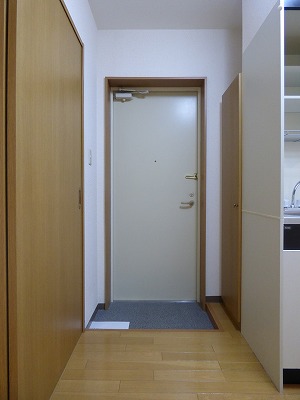 玄関　※別部屋参考写真