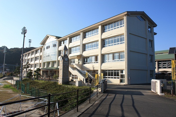 中学校　掛川市立大須賀中学校（中学校）まで2338m