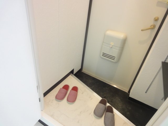 玄関　同物件別号室のものです。