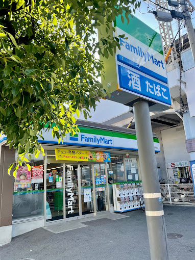 コンビニ　ファミリーマート 近鉄八戸ノ里駅前店（コンビニ）まで192m