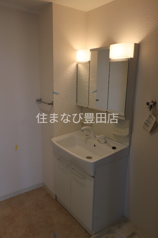 洗面設備　同型タイプ