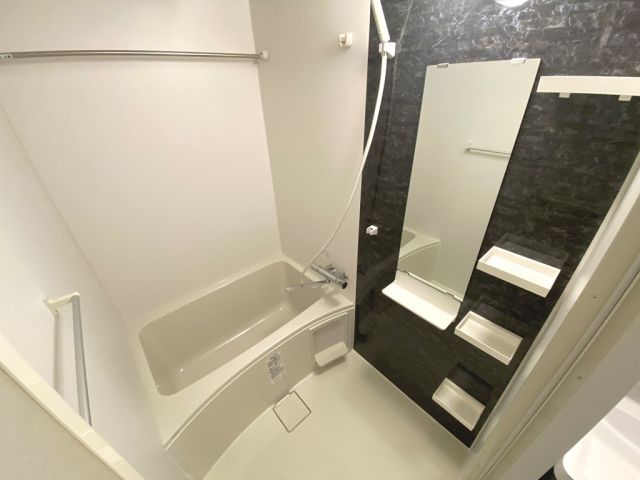 バス・シャワールーム　※部屋毎でカラーに違いがある場合がございます。