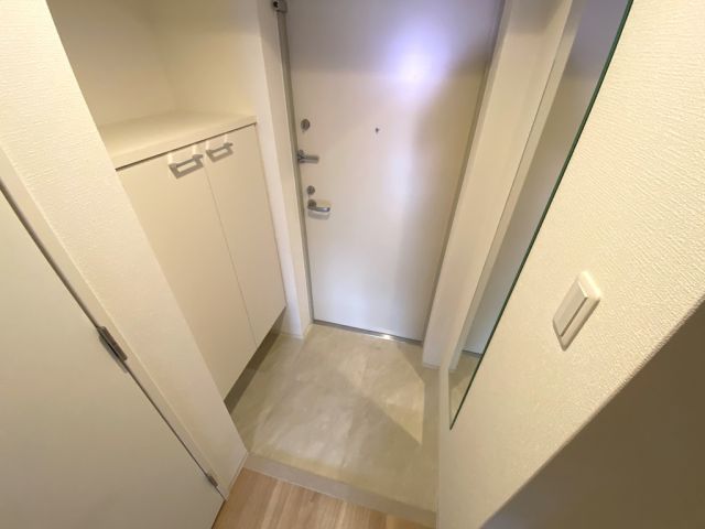 玄関　※部屋毎でカラーに違いがある場合がございます。