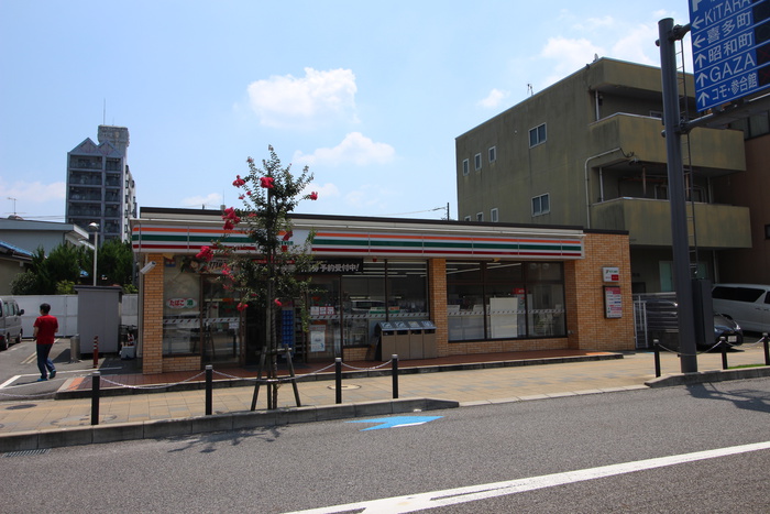 コンビニ　セブンイレブン（コンビニ）まで350m