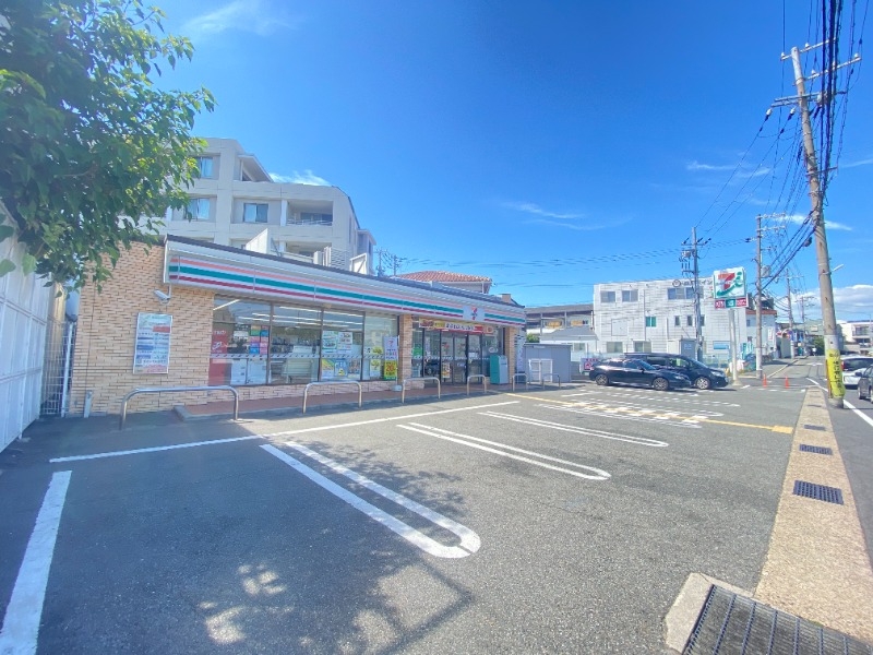 コンビニ　セブンイレブン神戸日向2丁目店（コンビニ）まで215m