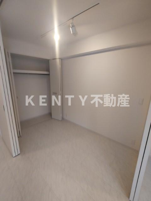 その他部屋・スペース　開放的な寝室です