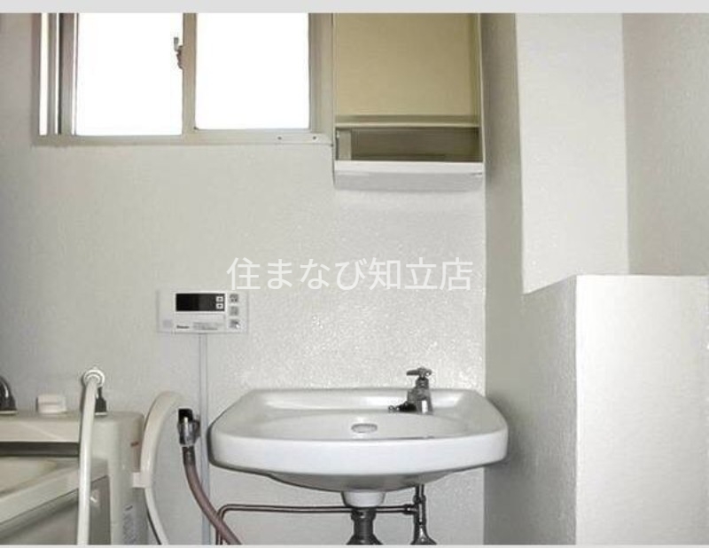 洗面設備　別室同型写真
