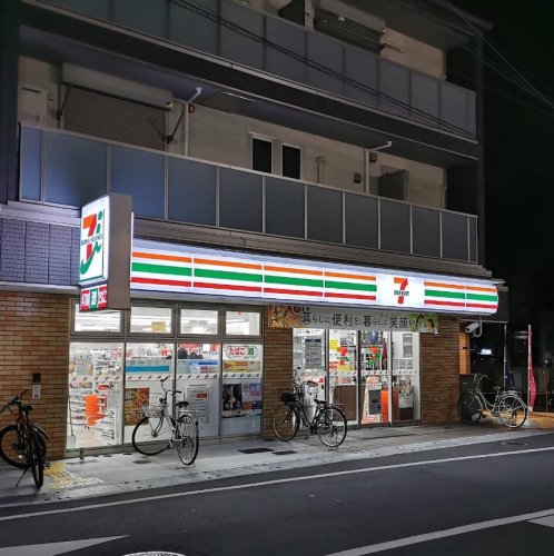 コンビニ　セブンイレブン 御殿山駅前店（コンビニ）まで818m