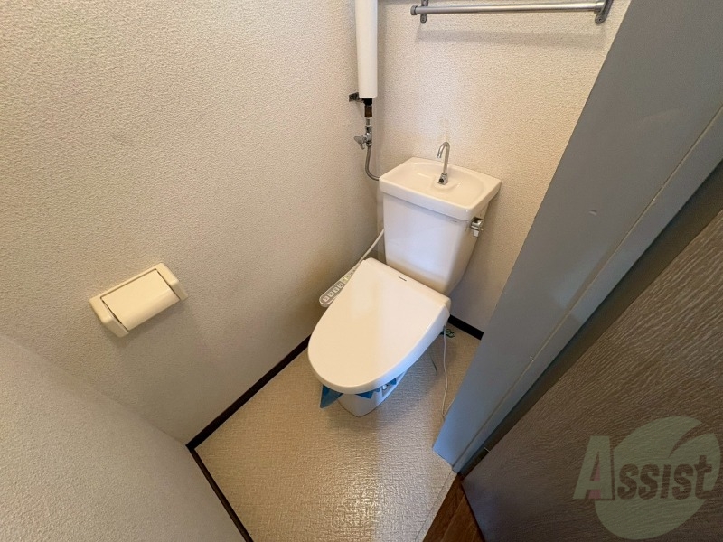 トイレ　こちらはトイレです。清潔感があり、安心して使用できます。